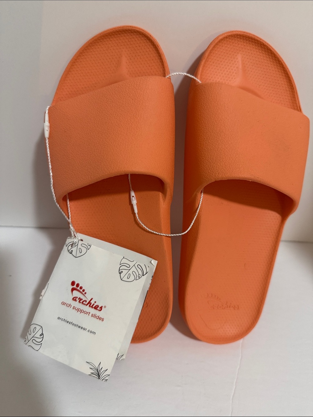 Archie’s Orange Slide Unisex Sandals Women’s Size 6